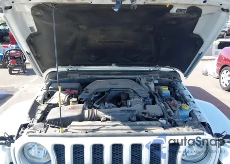 2018 Jeep Wrangler Unlimited Sahara 4X4 из США, поврежденный, VIN 1C4HJXEG8JW246548